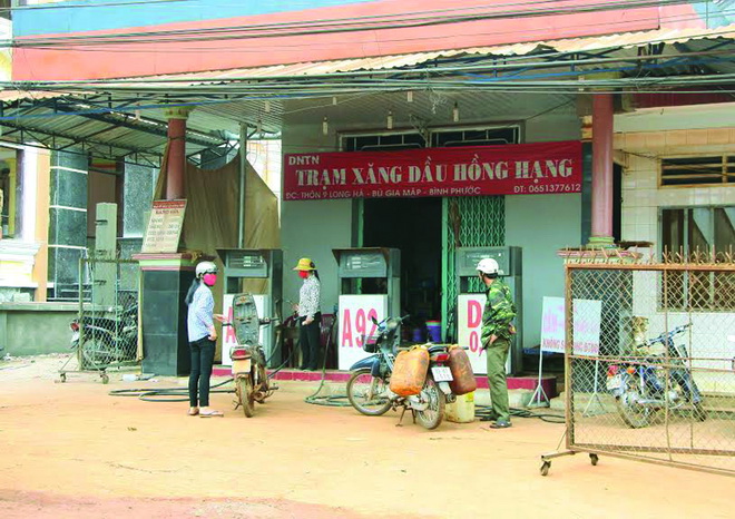 Trạm xăng dầu Hồng Hạng - nơi xăng bị rò rỉ khiến hàng chục giếng của hộ dân nhiễm xăng.